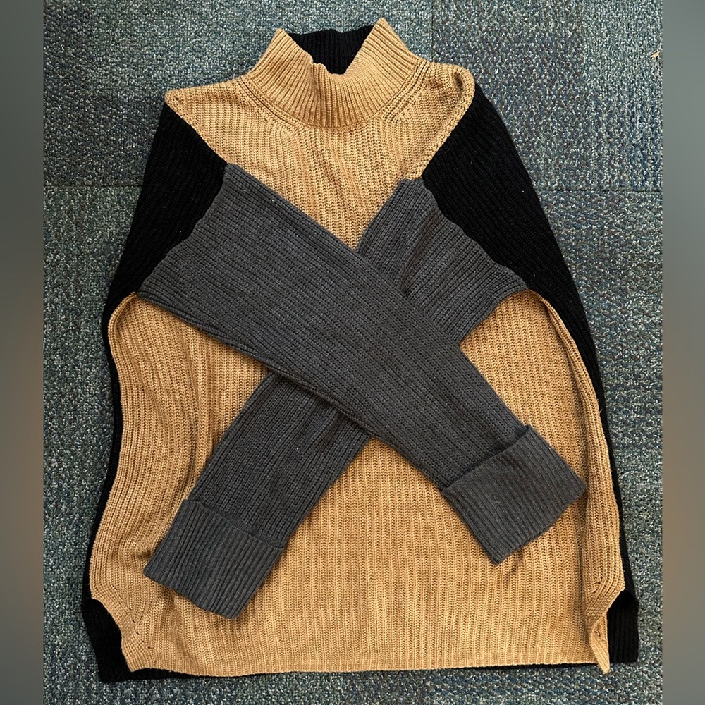 Calvin Klein tricolor sweater